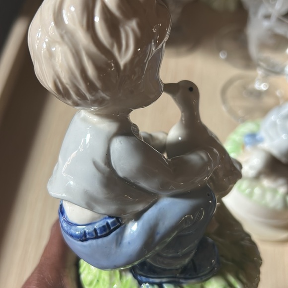 Musical Rotating Vintage Porcelain Figurines with Boy and Girl🥳🥳❌❌ - Picture 4 of 7